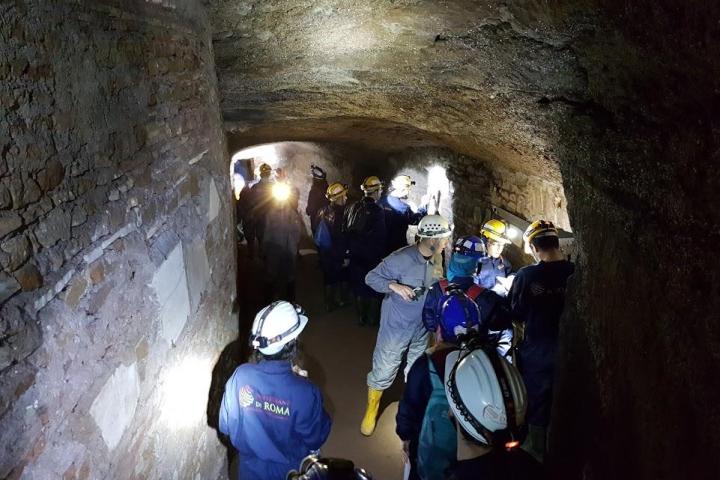 Toursits' Archeological Tour